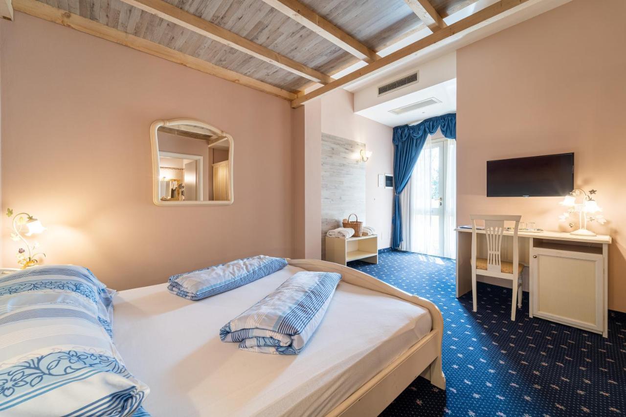 Borgo Dei Poeti Romantik Hotel Manerba del Garda Exterior photo